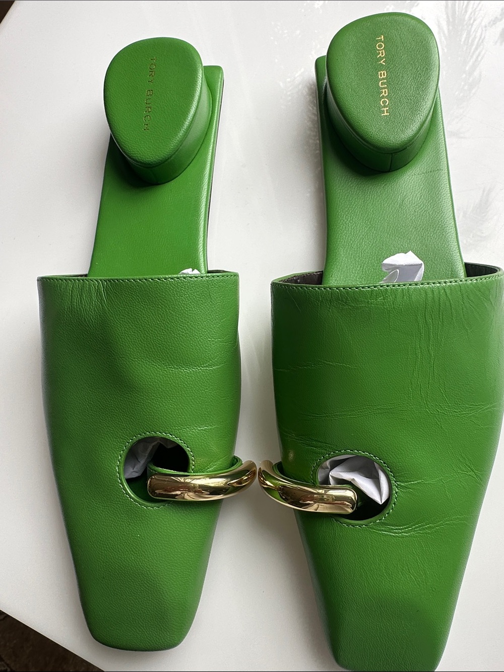 Tory Burch Grass Green Leather Slide Mules with Gold Chain Accent - Picture 2 of 9